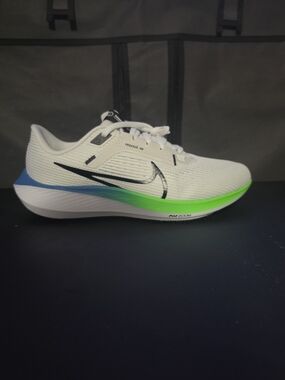 Nike Air Zoom Pegasus 40 Men's Size 8.5 Sneakers White/Green Strike DV3853-006